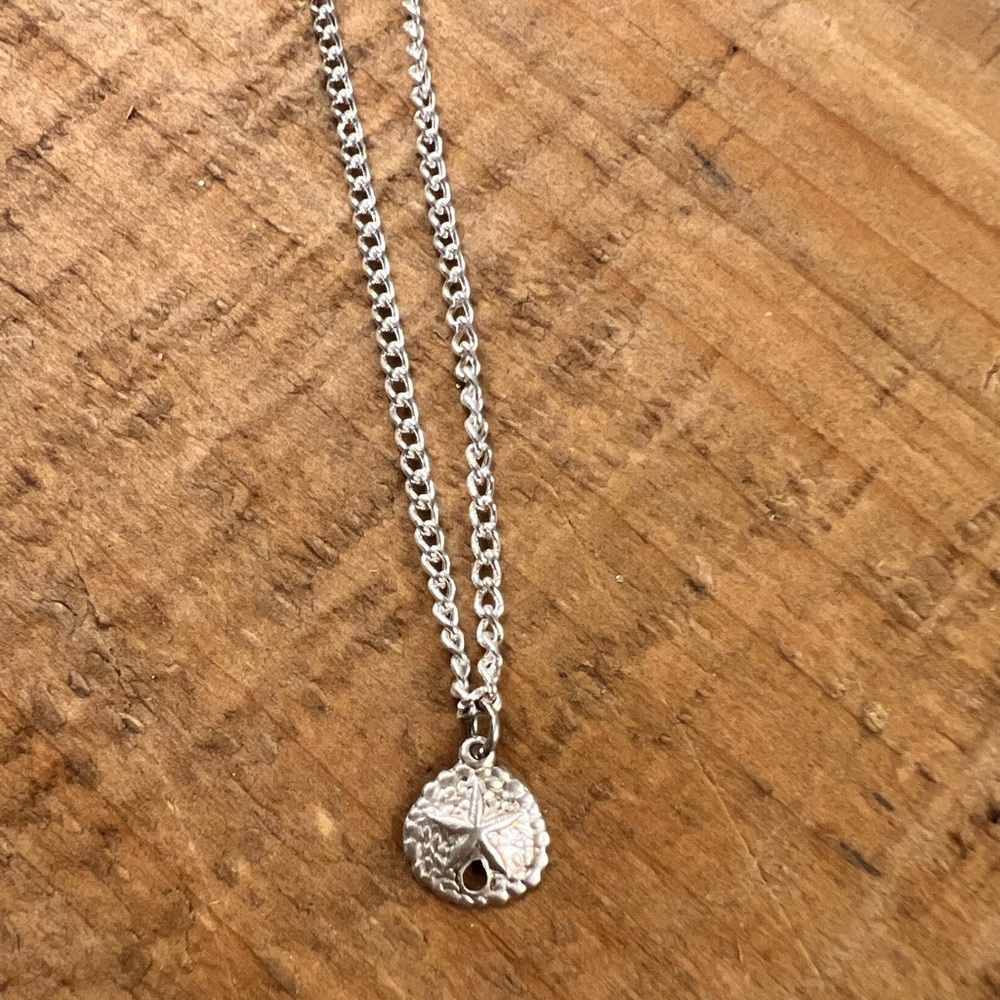 Sand dollar charm necklace - Silver